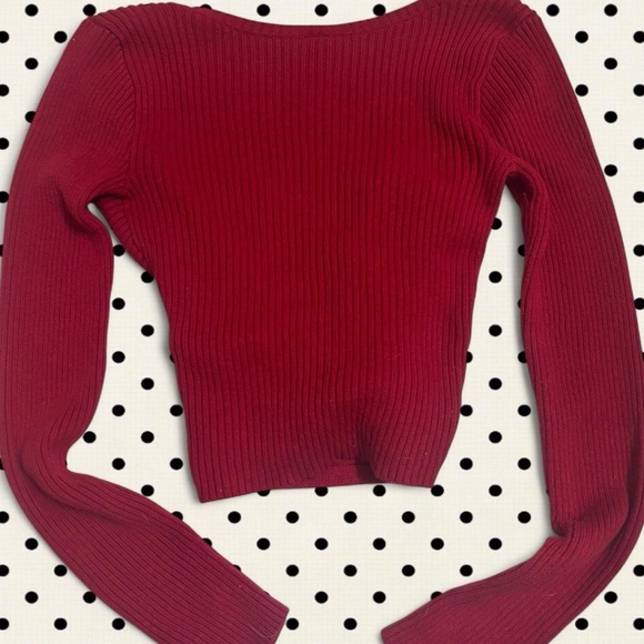 Red Hollister Co. long sleeve top ❄️ - Picture 3 of 4